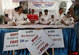 no end in sight to ai pilots strike - India TV no end in sight to ai pilots strike - India TV