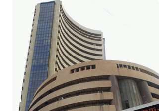 rupee sinks to all time low of rs 68.80 gold... rupee sinks to all time low of rs 68.80 gold...