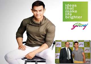 aamir visits godrej employees - India TV aamir visits godrej employees - India TV
