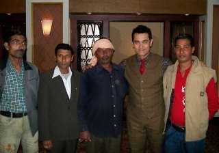 aamir keeps his word for his rickshaw puller... aamir keeps his word for his rickshaw puller...
