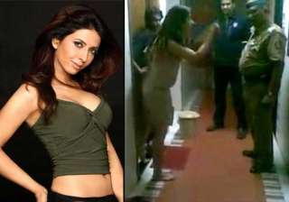actress anjum nayar arrested for abusing mumbai... actress anjum nayar arrested for abusing mumbai...