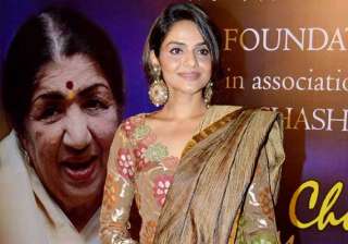 actress madhoo wants challenging roles like big b... actress madhoo wants challenging roles like big b...
