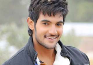 aadi follows dad sai kumar s footsteps - India TV aadi follows dad sai kumar s footsteps - India TV