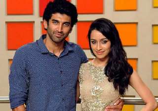 aditya roy kapoor spotted making late night entry... aditya roy kapoor spotted making late night entry...