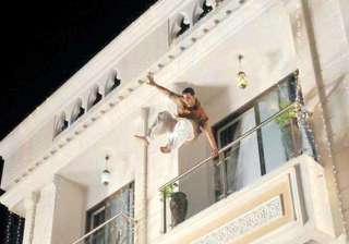 akshay jumps from 45 feet height in khiladi 786 -... akshay jumps from 45 feet height in khiladi 786 -...