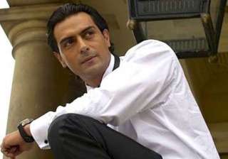 arjun rampal launches official facebook page -... arjun rampal launches official facebook page -...