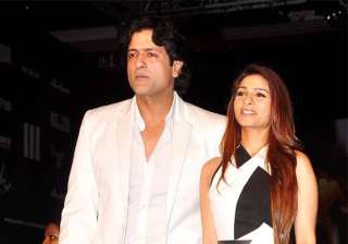 armaan tanishaa bond love on display still... armaan tanishaa bond love on display still...