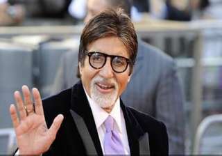 big b gets his first manicure - India TV big b gets his first manicure - India TV