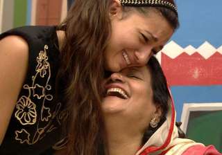 bigg boss 7 gauhar s mother persuades her to go... bigg boss 7 gauhar s mother persuades her to go...
