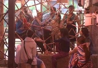 bigg boss saath 7 wall dividing hell and heaven... bigg boss saath 7 wall dividing hell and heaven...