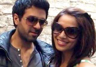 bipasha basu i m touched by harman s work in... bipasha basu i m touched by harman s work in...