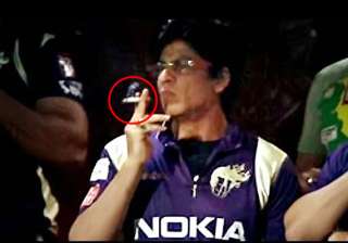 case against srk for smoking in public - India TV case against srk for smoking in public - India TV