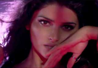 ek villian awari song review prachi desai... ek villian awari song review prachi desai...