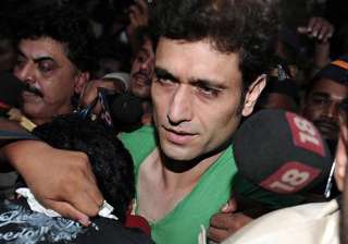 female director reveals truth about shiney ahuja... female director reveals truth about shiney ahuja...