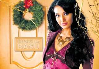 from 40 to 35c bipasha goes to the arctic - India... from 40 to 35c bipasha goes to the arctic - India...