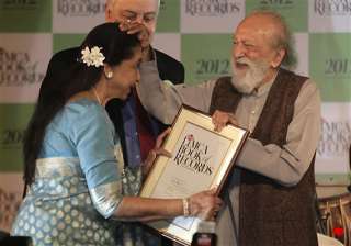 gulzar asha bhosle yesudas in limca book of... gulzar asha bhosle yesudas in limca book of...