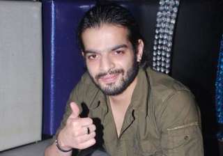 karan patel assures fans he s unlike his reel... karan patel assures fans he s unlike his reel...