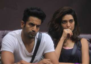 bigg boss halla bol upen proposes karishma tanna... bigg boss halla bol upen proposes karishma tanna...