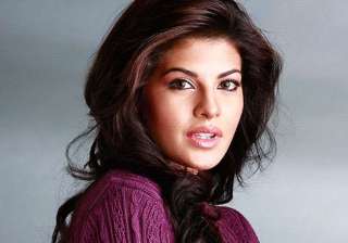 jacqueline fernandez to sketch for fans - India TV jacqueline fernandez to sketch for fans - India TV