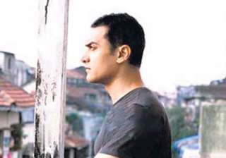 aamir khan plays a painter in dhobi ghaat - India... aamir khan plays a painter in dhobi ghaat - India...