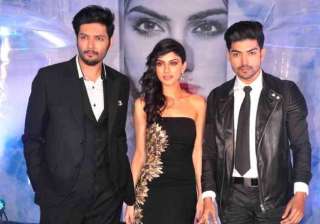 gurmeet choudhary sapna pabbi ali fazal host... gurmeet choudhary sapna pabbi ali fazal host...