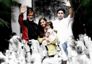amitabh bachchan s fans left aaradhya... amitabh bachchan s fans left aaradhya...