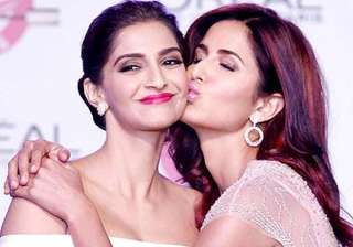 katrina kaif sonam kapoor look gorgeous at a... katrina kaif sonam kapoor look gorgeous at a...