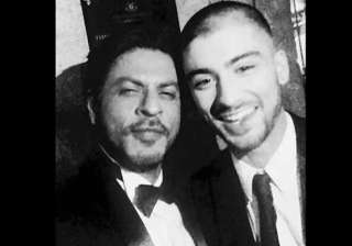 srk s selfie with zayn malik gets 3 353 095... srk s selfie with zayn malik gets 3 353 095...
