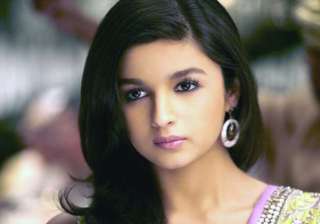 alia bhatt crosses four million fans on twitter -... alia bhatt crosses four million fans on twitter -...