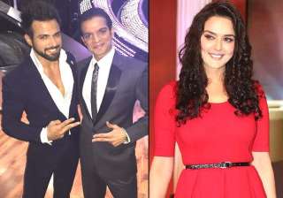 nach baliye 7 hosts rithvik dhanjani and karan... nach baliye 7 hosts rithvik dhanjani and karan...