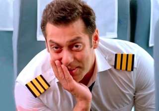 bigg boss 8 grand finale salman khan sends... bigg boss 8 grand finale salman khan sends...