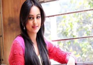 sonakshi enjoying learning martial arts - India TV sonakshi enjoying learning martial arts - India TV