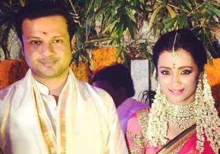 actress trisha krishnan finally engaged to varun... actress trisha krishnan finally engaged to varun...