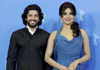dil dhadakne do priyanka chopra sings with farhan... dil dhadakne do priyanka chopra sings with farhan...
