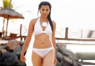 mugdha godse s screen ghost appears in people s... mugdha godse s screen ghost appears in people s...