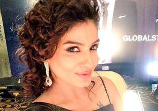 raveena tandon shoots shab in delhi - India TV raveena tandon shoots shab in delhi - India TV