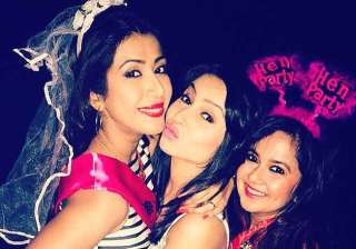 ankita bhargava hen s party pics with friends of... ankita bhargava hen s party pics with friends of...
