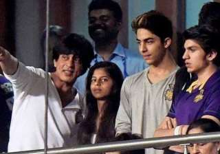 shah rukh khan s kkr squad excited to win the top... shah rukh khan s kkr squad excited to win the top...