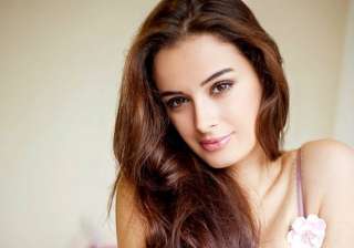 evelyn sharma eyes tamil cinema - India TV evelyn sharma eyes tamil cinema - India TV