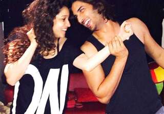 sushant singh rajput dances with girlfriend... sushant singh rajput dances with girlfriend...