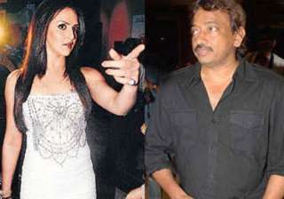 mera paisa de do ramu says esha deol - India TV mera paisa de do ramu says esha deol - India TV