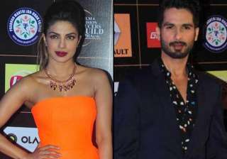 priyanka chopra kissed her ex flame shahid kapoor... priyanka chopra kissed her ex flame shahid kapoor...
