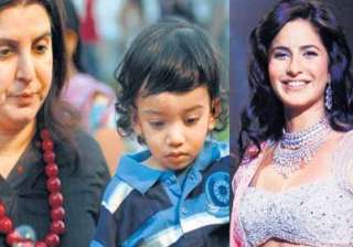 kiss maar khan - India TV kiss maar khan - India TV