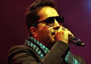 here s why mika singh slapped the dr for good at... here s why mika singh slapped the dr for good at...