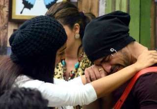 bigg boss 8 halla bol day 14 ali makes gautam... bigg boss 8 halla bol day 14 ali makes gautam...