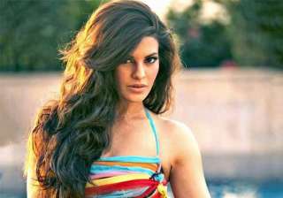 jacqueline fernandez goes deglam in brothers -... jacqueline fernandez goes deglam in brothers -...