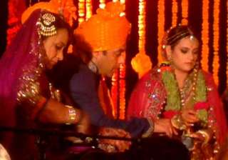 video salman khan doing kanyadaan at pulkit... video salman khan doing kanyadaan at pulkit...