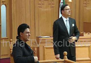 it hurts when i laugh srk - India TV it hurts when i laugh srk - India TV