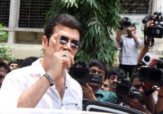 jiah khan suicide case aditya pancholi manhandles... jiah khan suicide case aditya pancholi manhandles...
