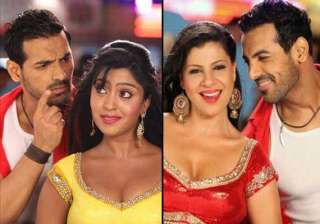 john abraham spotted in a tapori look on welcome... john abraham spotted in a tapori look on welcome...